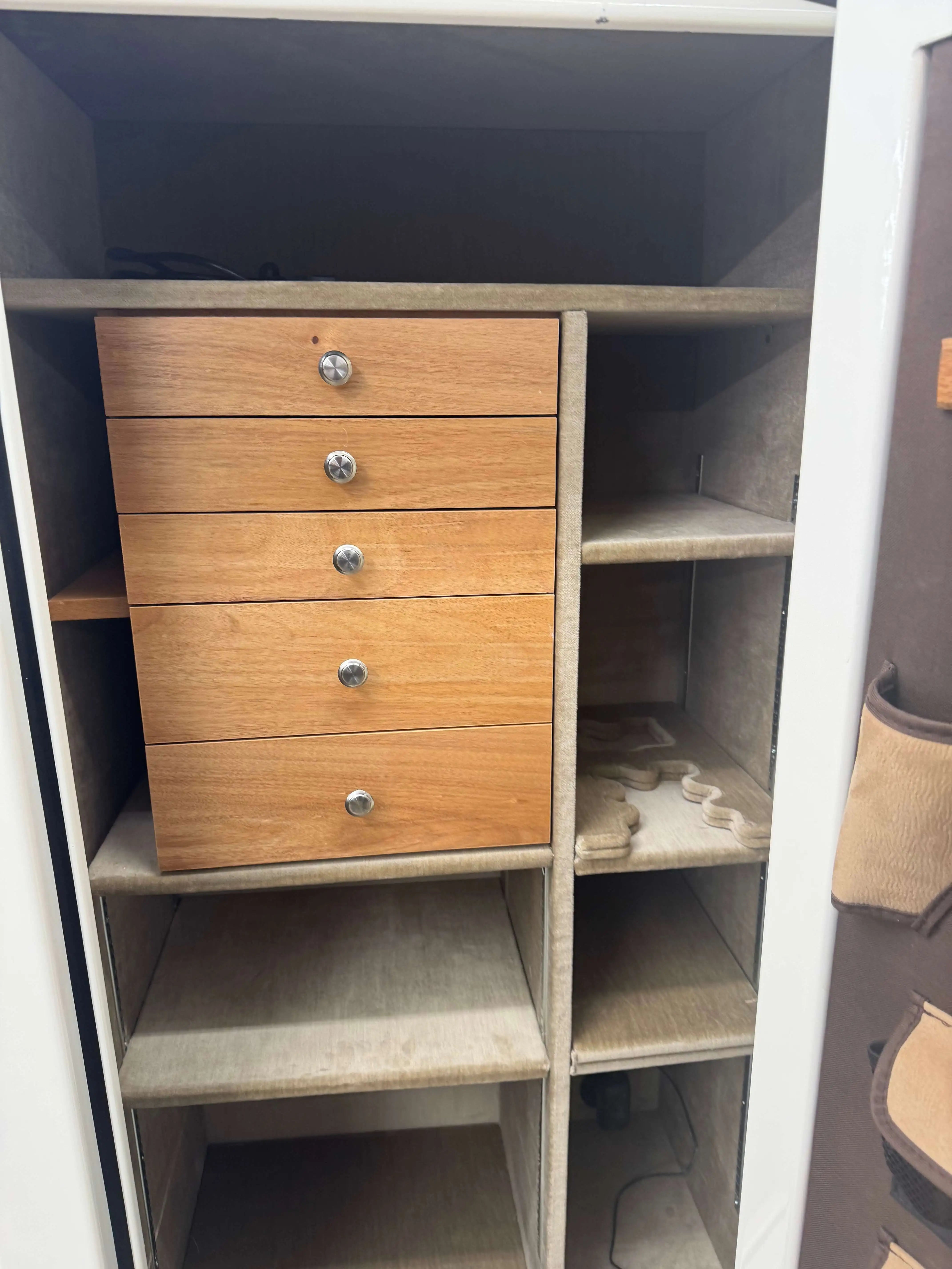 USED CHAMPION ESTATE 25